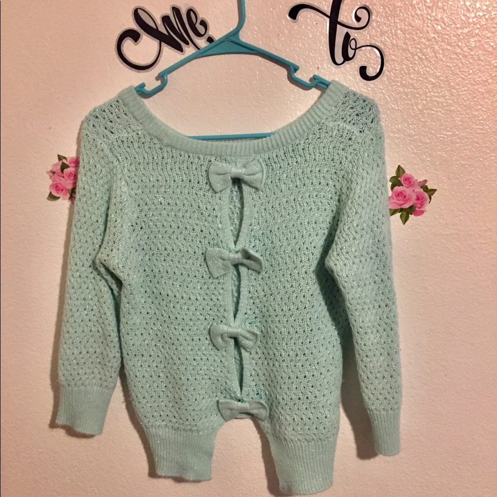 SuperCute Sweater with bows connecting the back